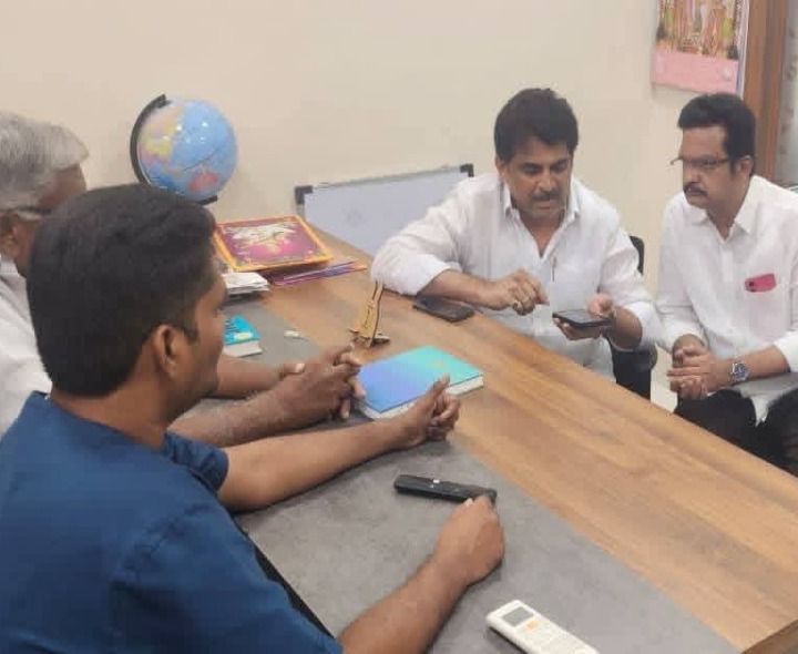 నేపాల్‌లో చిక్కుకున్న కుటుంబాలను పరామర్శించిన చిల్లపల్లి