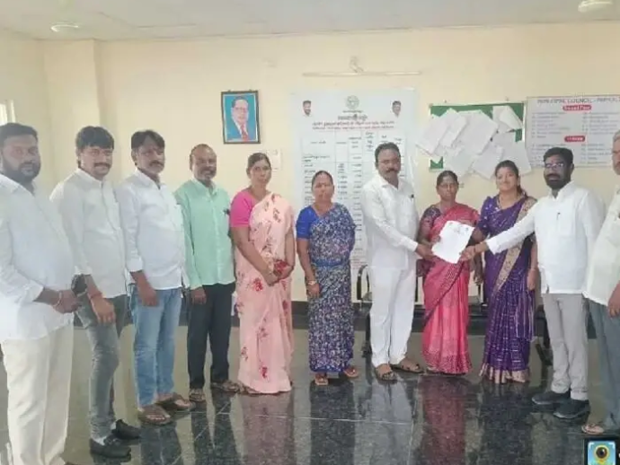 నిర్మాణ పనులు త్వరగా పూర్తి చేసుకోవాలి: కమిషనర్