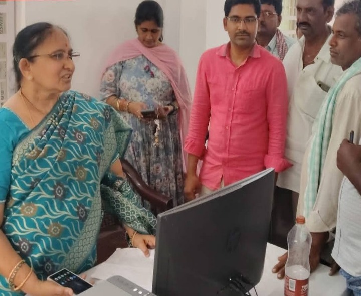 కంకిపాడులో జిల్లా వ్యవసాయధికారి  పర్యటన