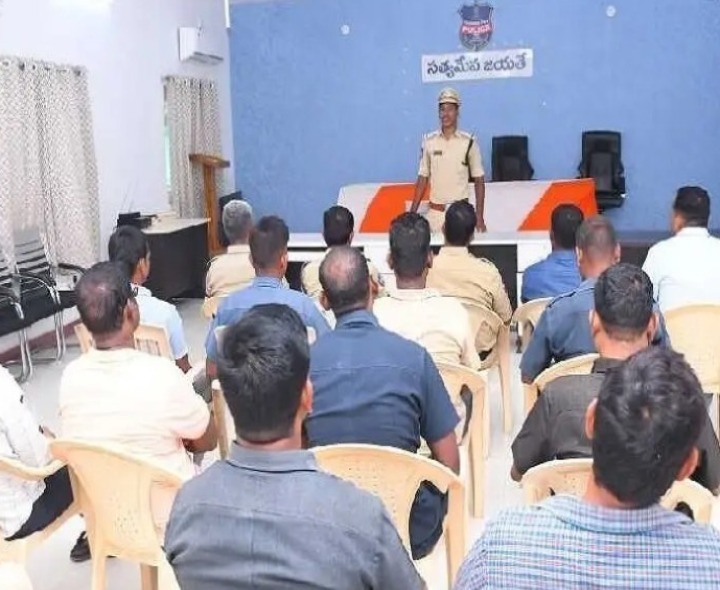 ‘డ్రైవింగ్ సమయంలో అప్రమత్తంగా ఉండాలి’