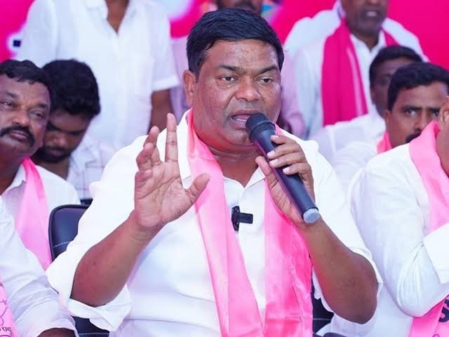 పోలీస్ అధికారుల పేర్లు పింక్ బుక్ లో ఎక్కిస్తున్నాం: BRS