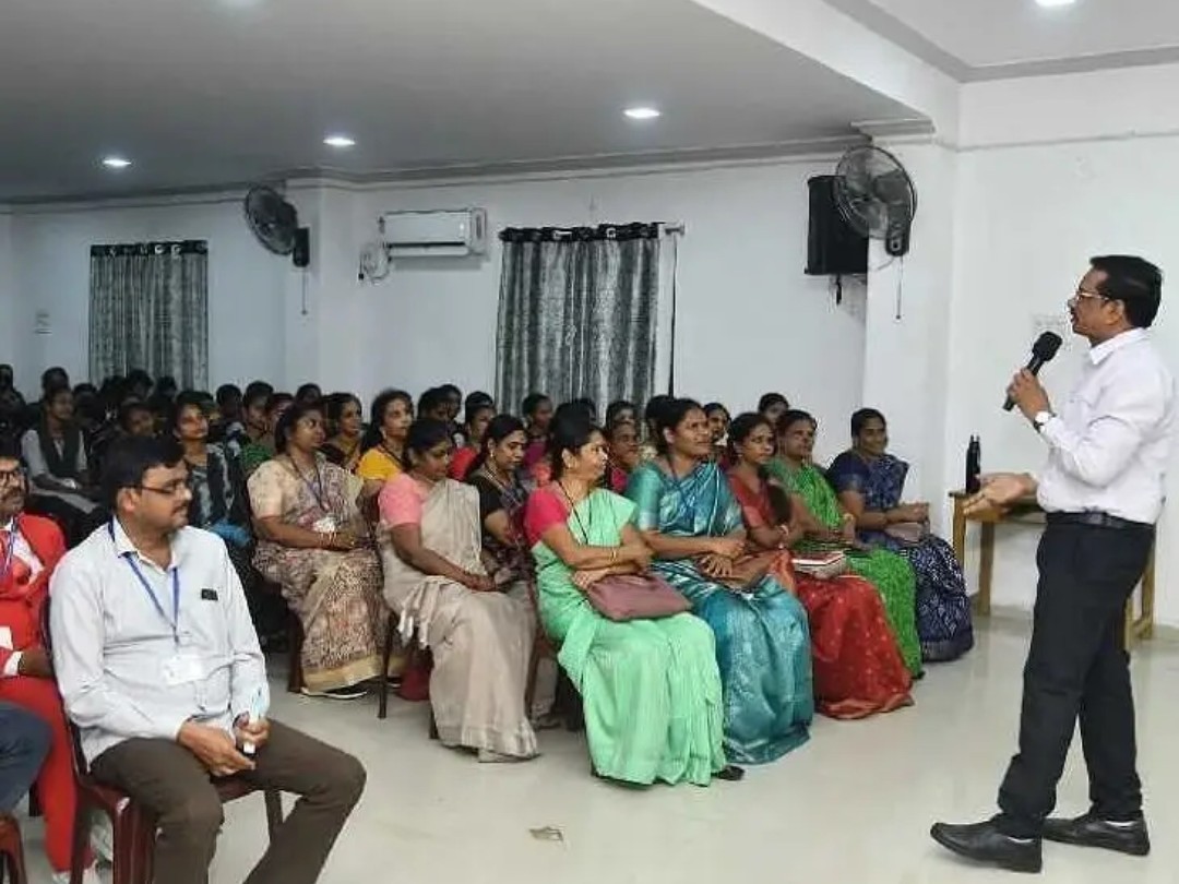 ‘ఆత్మహత్యలకు దూరంగా ఉండాలి’
