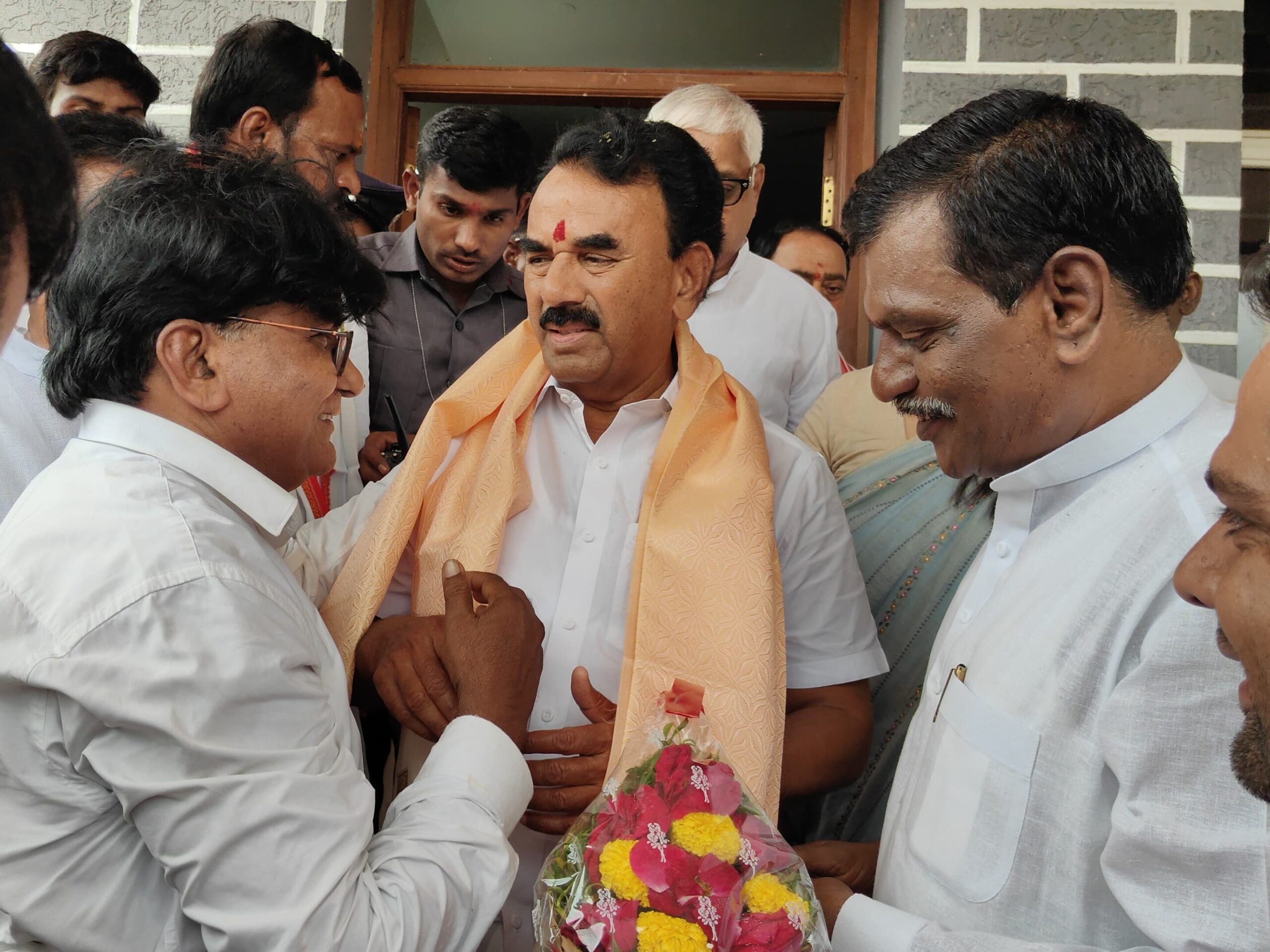 కళాశాలలో మౌలిక సదుపాయలు కల్పించాలని మంత్రికి వినతి