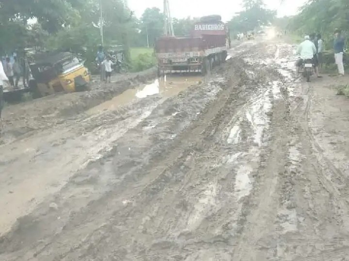 అధ్వానంగా కొల్హారి రోడ్డు