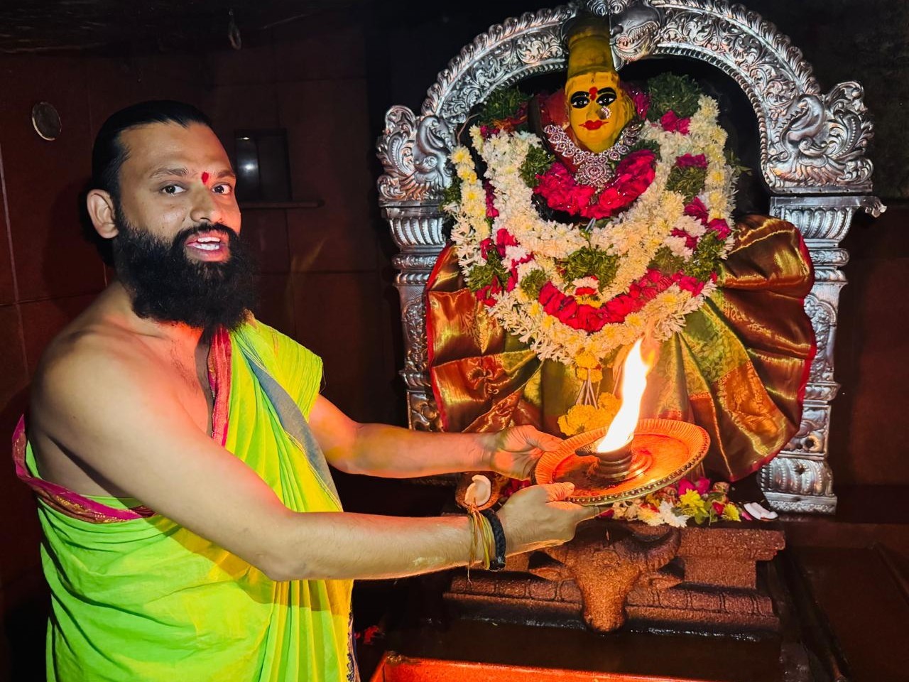 శ్రీ ఏడుపాయల గర్భాలయంలో సంప్రోక్షణ పూజలు
