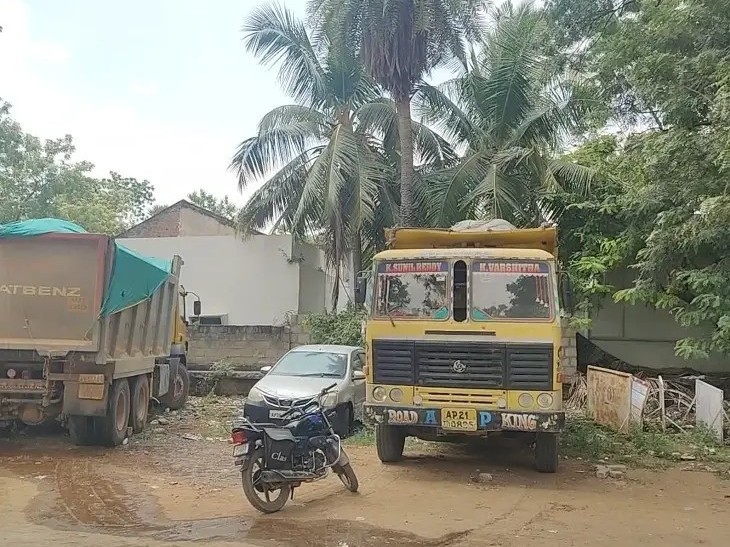 టిప్పర్లను అదుపులోకి తీసుకున్న విజిలెన్స్