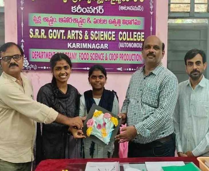 ర్యాంకులు సాధించిన విద్యార్థులకు అభినందనలు