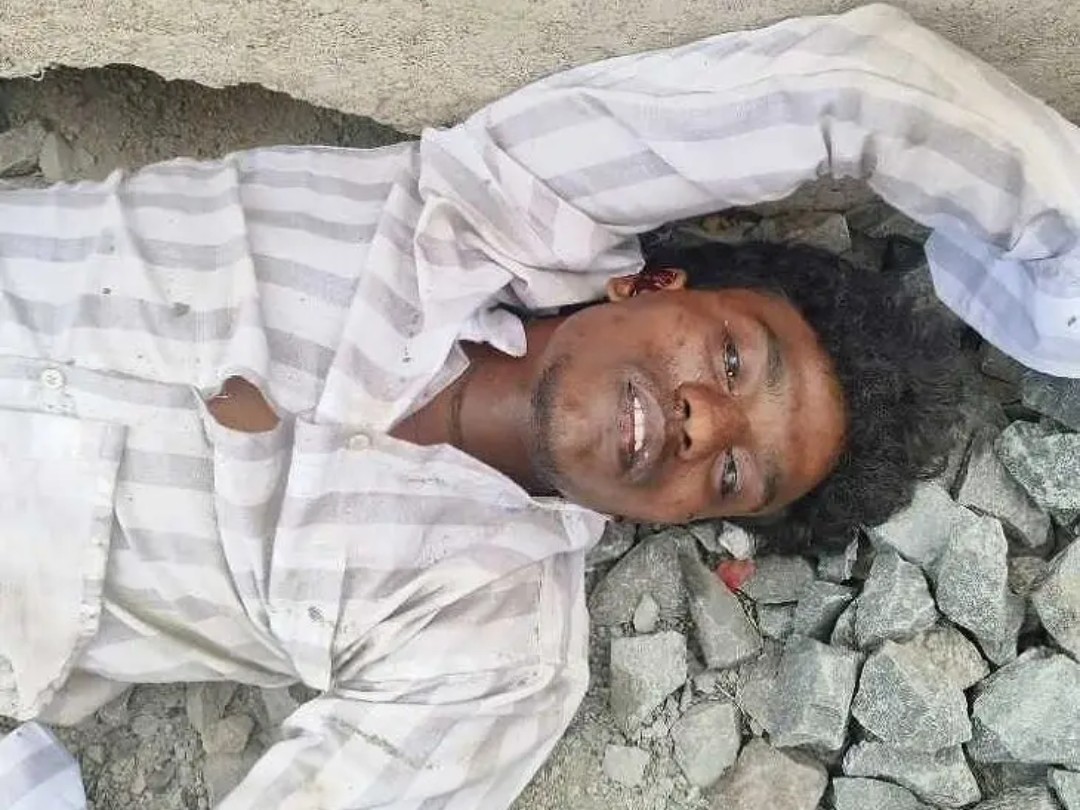 రైలులో నుంచి పడి యువకుడి మృతి