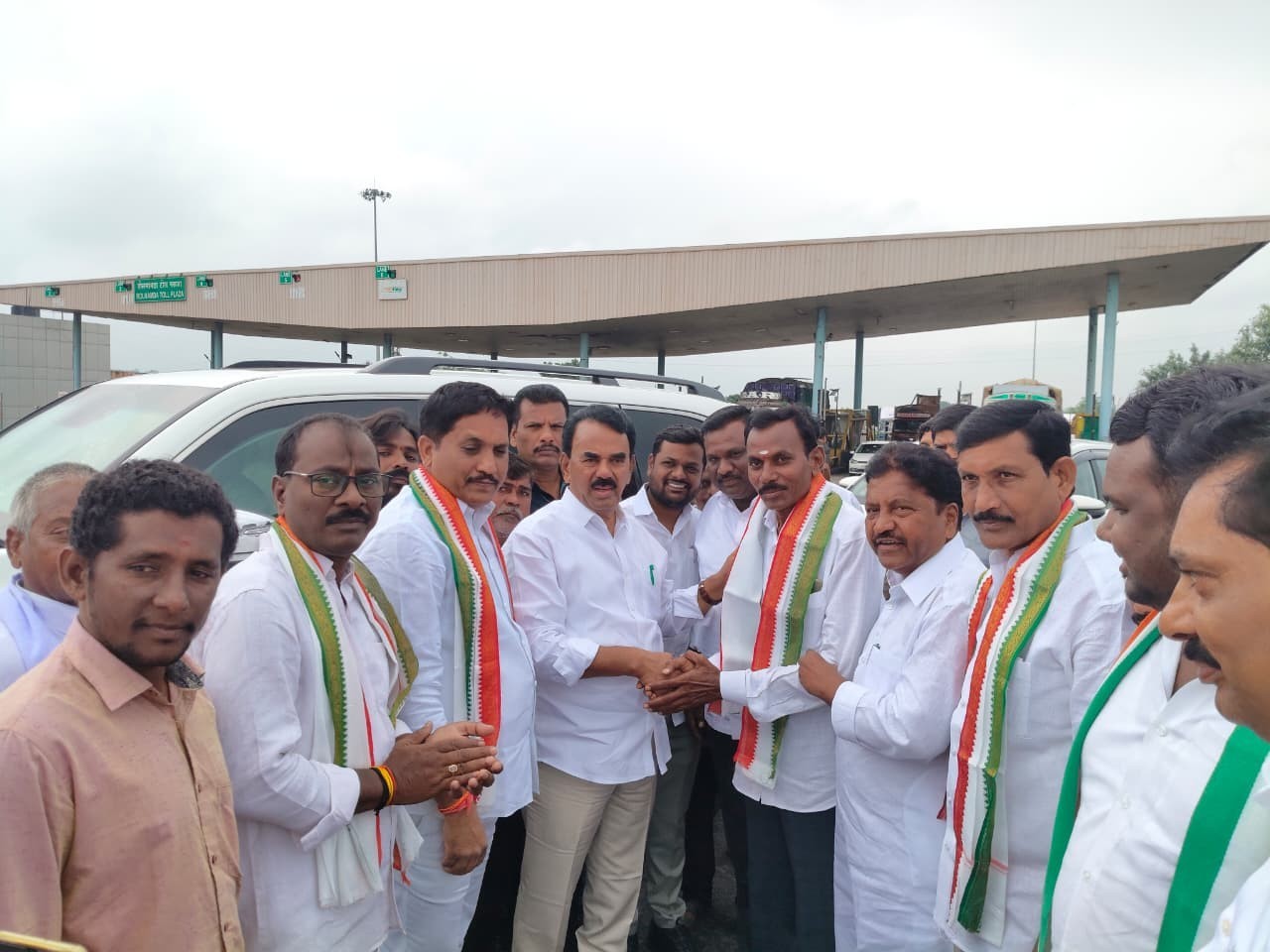 మంత్రి జూపల్లి సమక్షంలో కాంగ్రెస్ పార్టీలో చేరిక