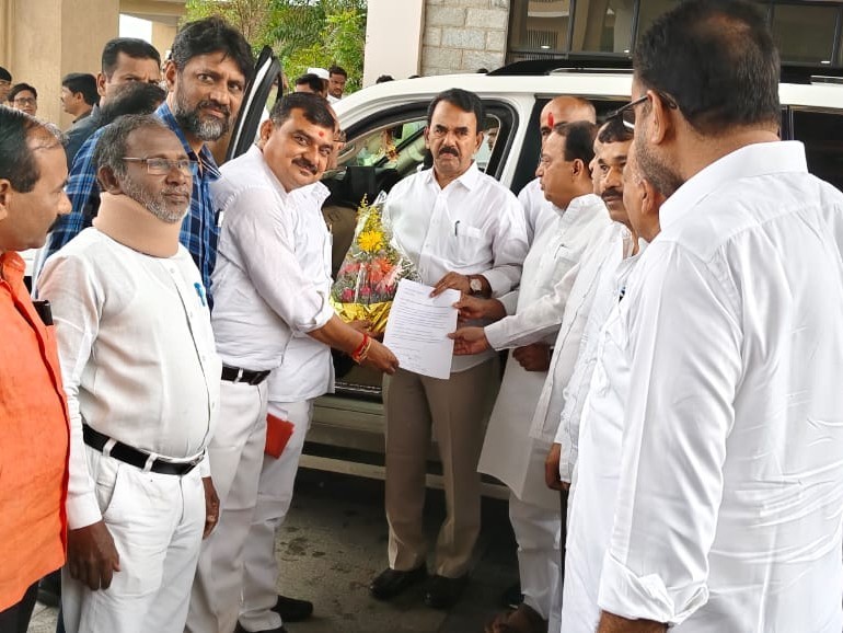 వినతి పత్రం అందజేత