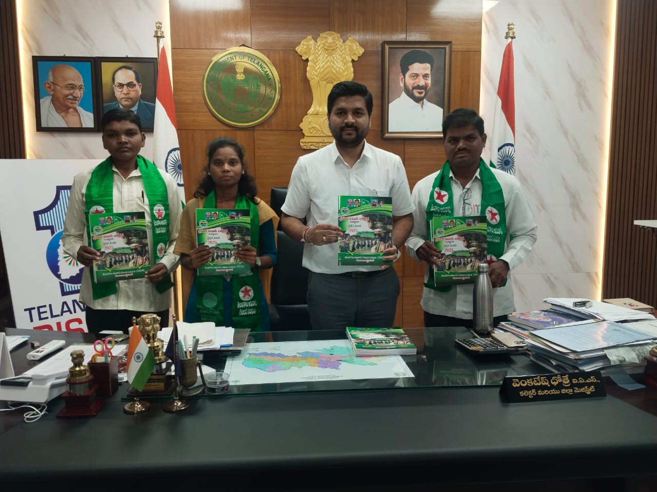 TAGS సంచికను ఆవిష్కరించిన కలెక్టర్