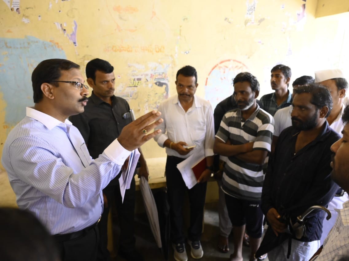 లబ్ధిదారులకు సకాలంలో బిల్లుల చెల్లింపులు: కలెక్టర్