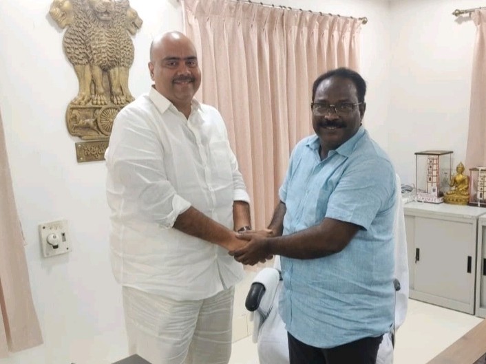 కలెక్టర్‌‌తో ఎమ్మెల్యే భేటి