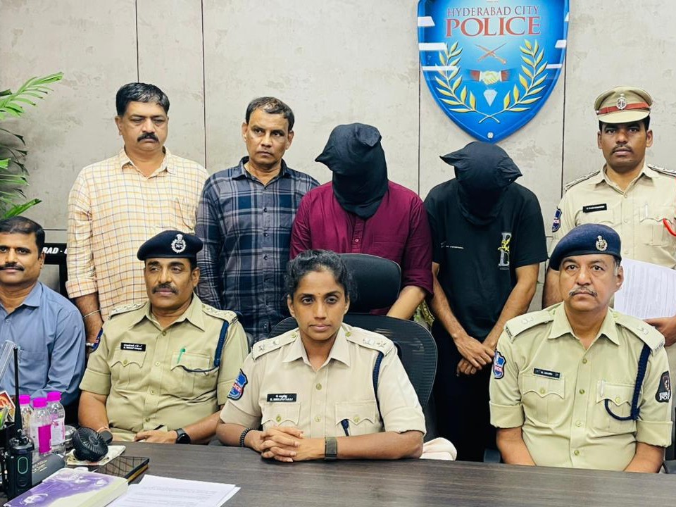 జ్యువెలరీ చోరీ కేసును ఛేదించిన పోలీసులు