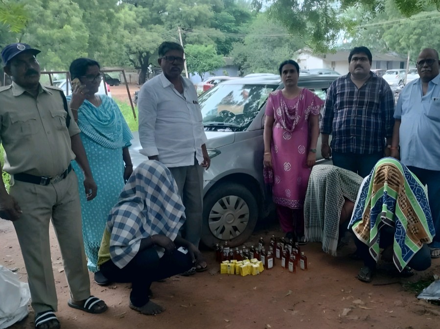 మల్లాపురం బస్టాండ్ వద్ద మద్యం పట్టివేత
