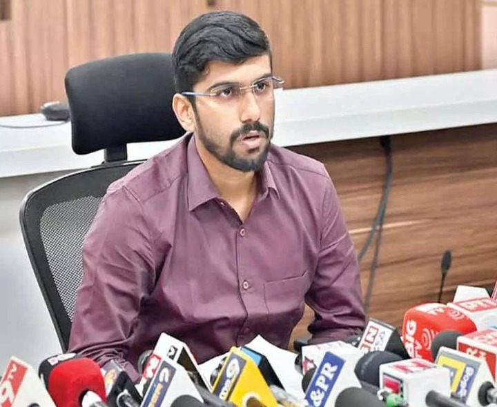 జిల్లా కొత్త కలెక్టర్ నేపథ్యం