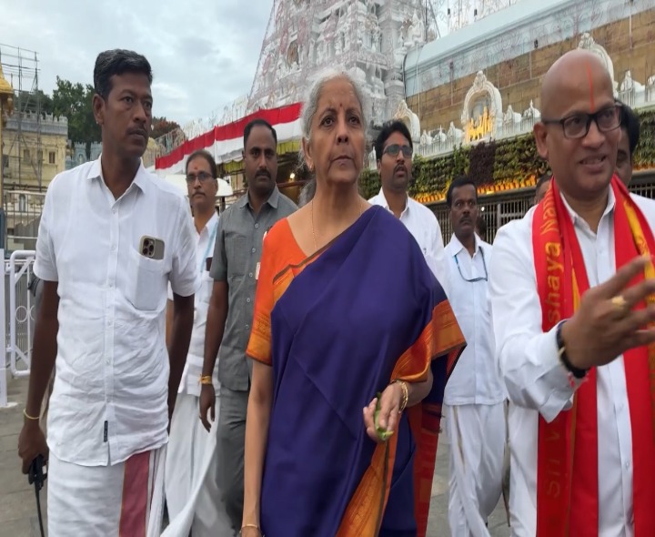 శ్రీవారిని దర్శించుకున్న కేంద్ర మంత్రి