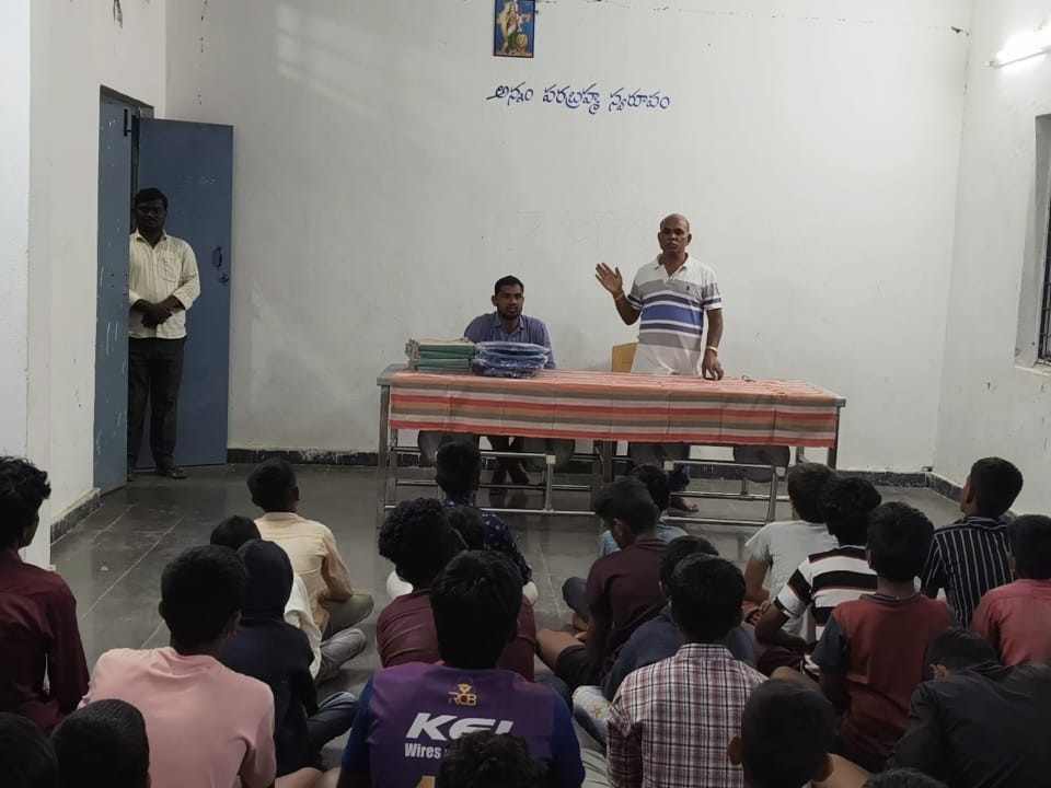 ‘విద్యార్థులు ఉన్నత శిఖరాలకు చేరాలి’