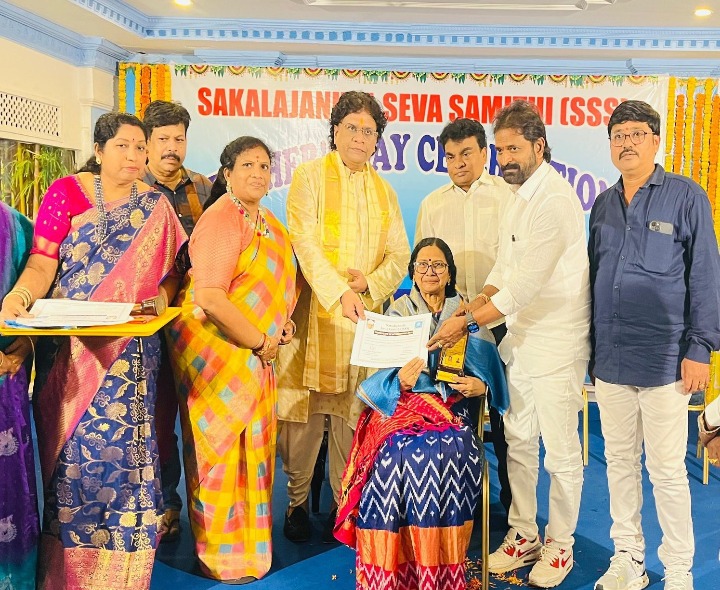 ఉత్తమ ఉపాధ్యాయులకు పురస్కారాలు అందజేత