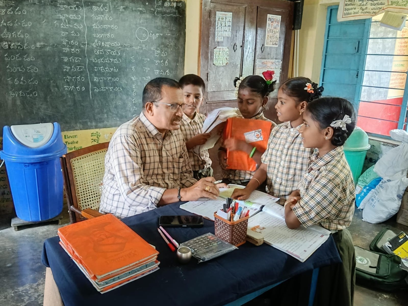 ‘విద్యార్థులకు హోంవర్క్ తప్పనిసరిగా అందించాలి’