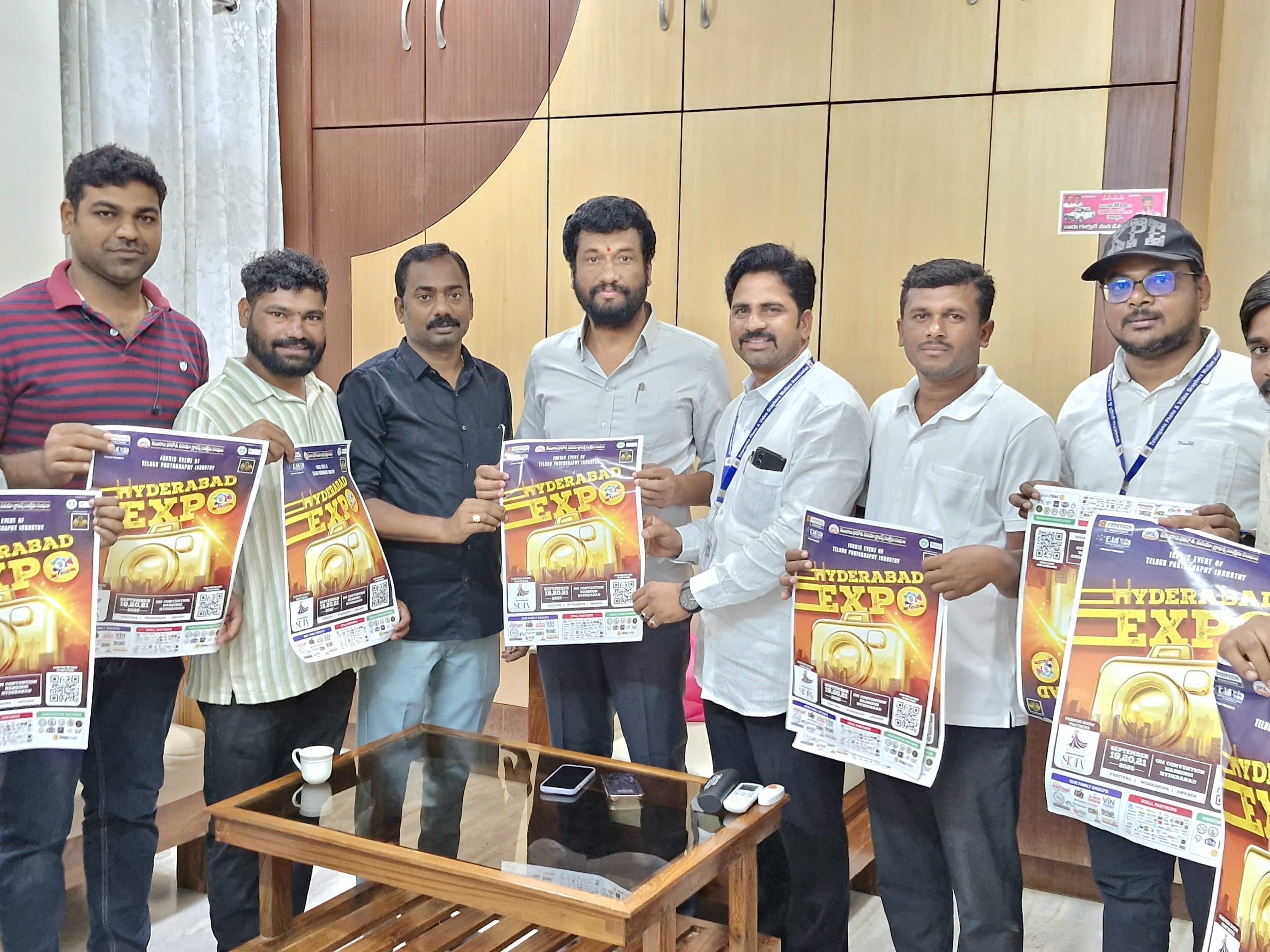 ‘ఫోటోగ్రాఫర్ వాల్ పోస్టర్ ను ఆవిష్కరించిన MLA అనిల్ జాదవ్’
