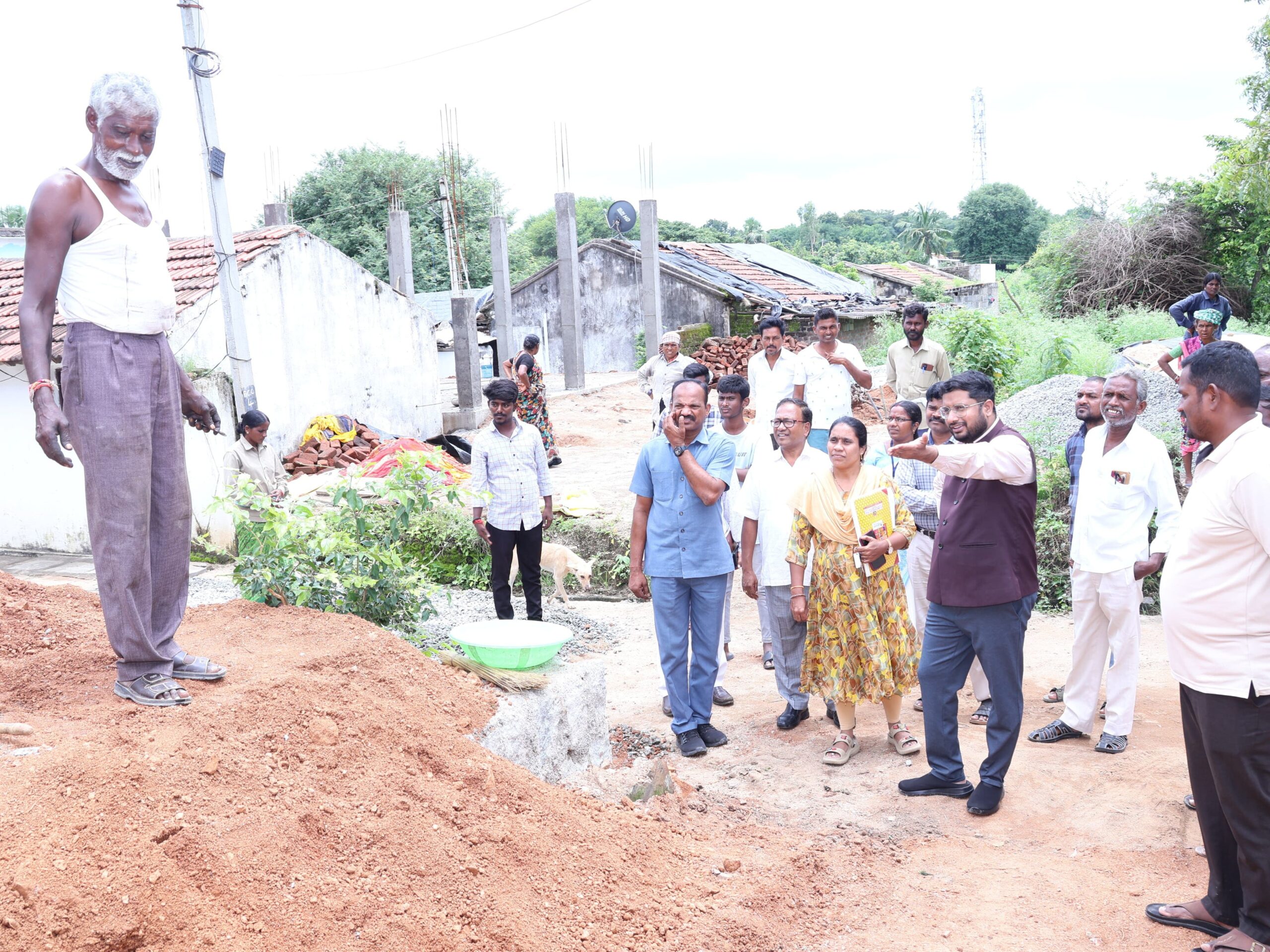 సమస్యల పరిష్కారం కోసం కాల్ సెంటర్: కలెక్టర్