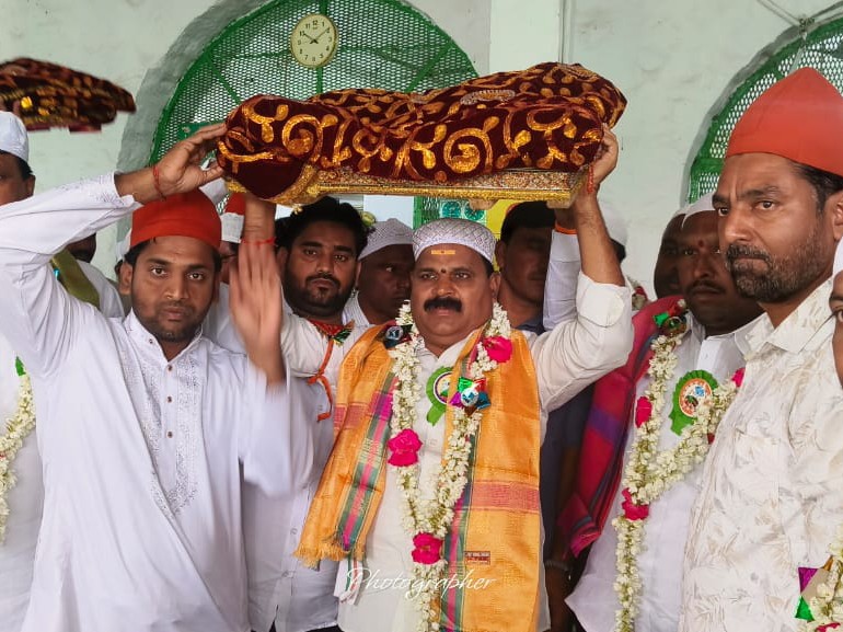 జేపీ దర్గాలో ఎమ్మెల్యే ప్రత్యేక ప్రార్థనలు
