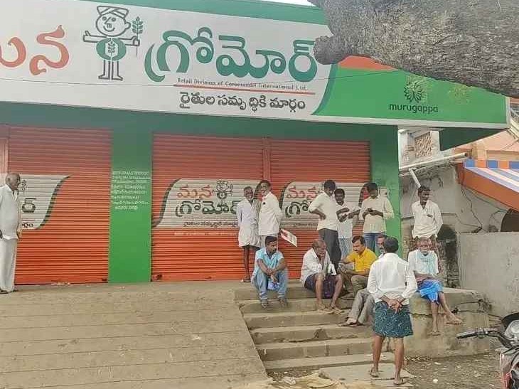 కమలాపురంలో యూరియా కోసం రైతుల పడిగాపులు