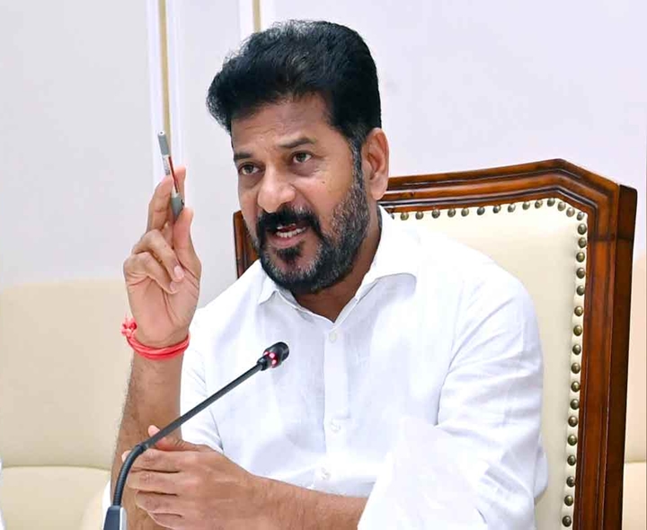 ఉన్నతాధికారులతో సీఎం సమీక్ష