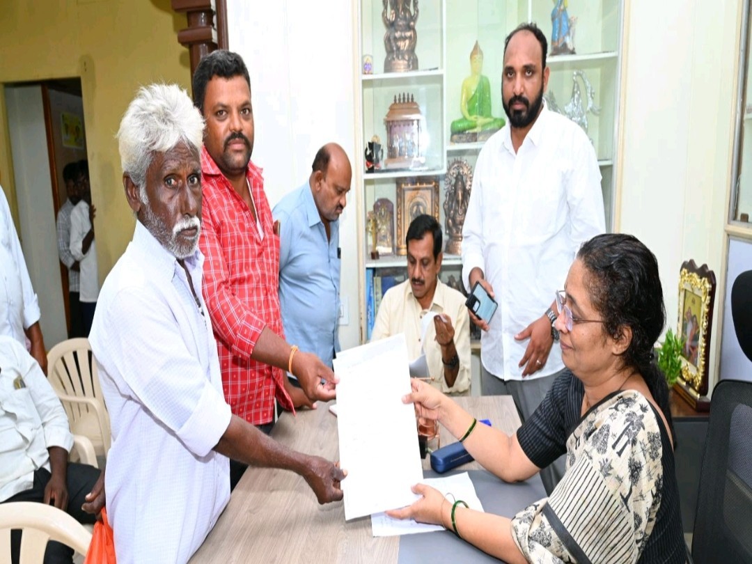 ప్రజల సమస్యల పరిష్కారానికి గ్రీవెన్స్ డే