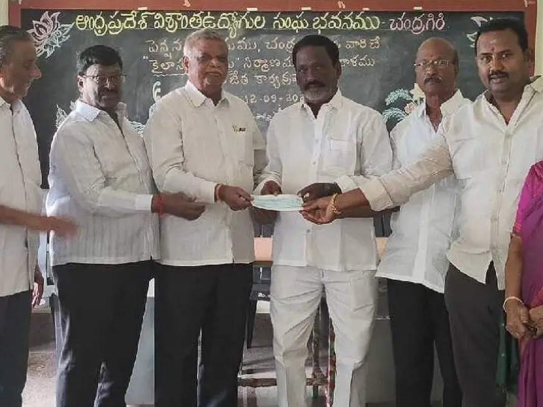 గోవింద దామంకు విశ్రాంతి ఉద్యోగుల వితరణ
