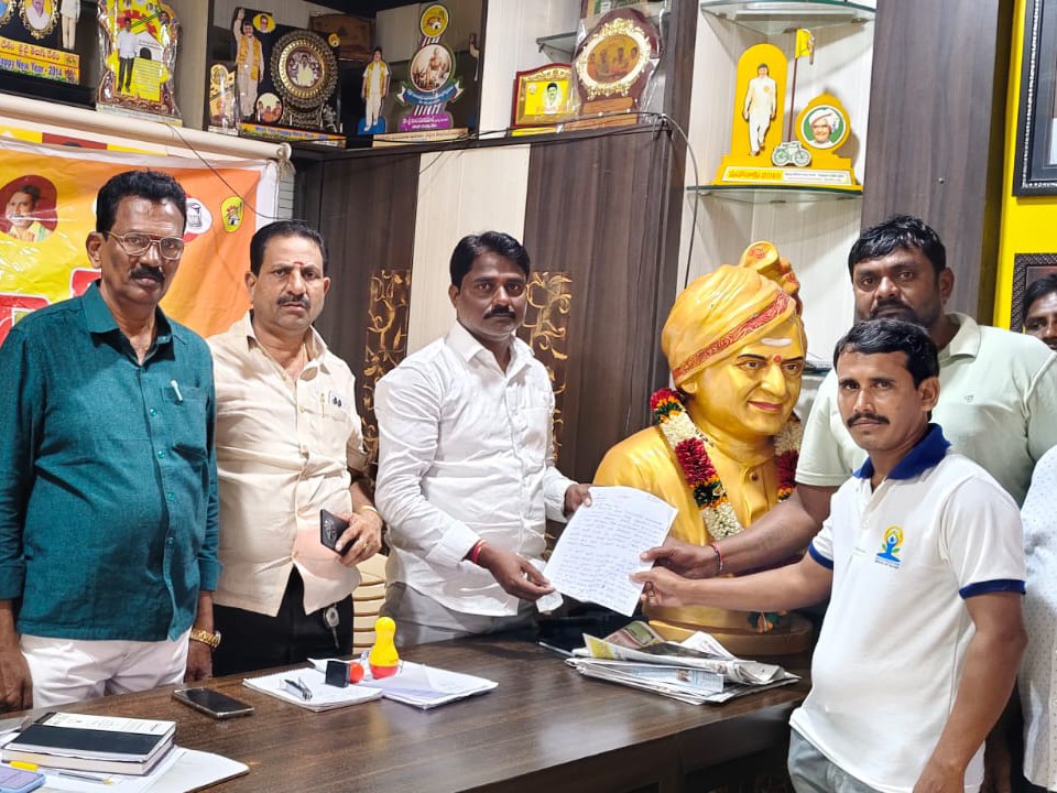 టీడీపీ కార్యాలయంలో ప్రజా దర్బార్