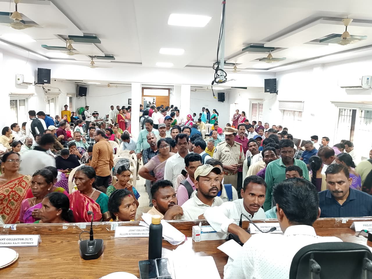 ‘ప్రభుత్వ కళాశాలలో హాస్టల్ ఏర్పాటు చేయాలి’
