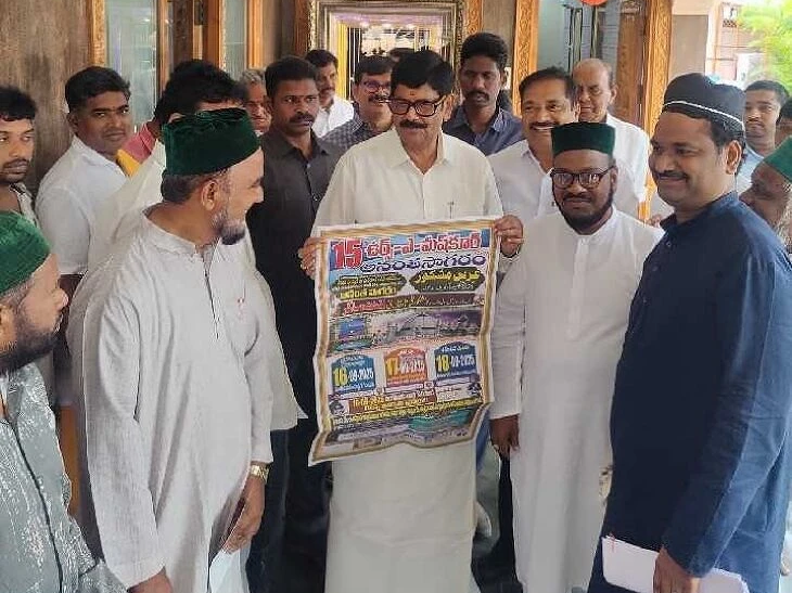 గంధ మహోత్సవ గోడపత్రికను ఆవిష్కరించిన మంత్రి