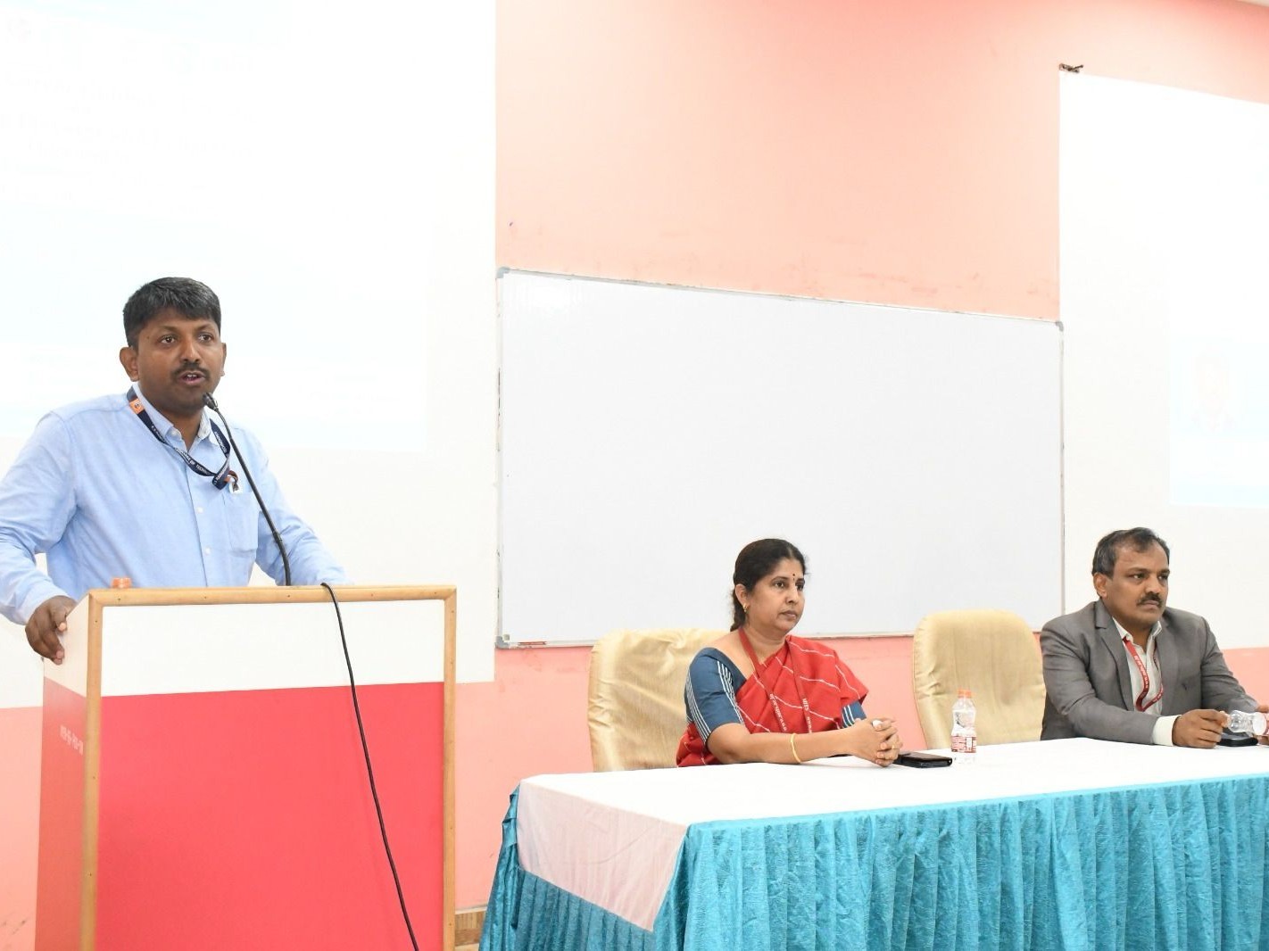 ‘లీడర్ షిప్ నైపుణ్యాలతో విస్తృత అవకాశాలు’