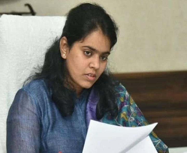 నర్సీపట్నం యువతి తూర్పుగోదావరి కలెక్టర్