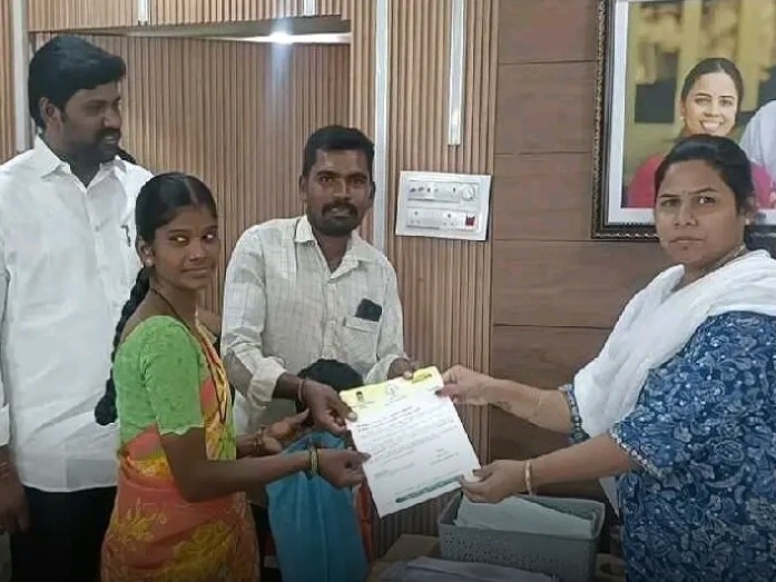 సీఎం రిలీఫ్ ఫండ్ చెక్కుల పంపిణీ చేసిన ఎమ్మెల్యే