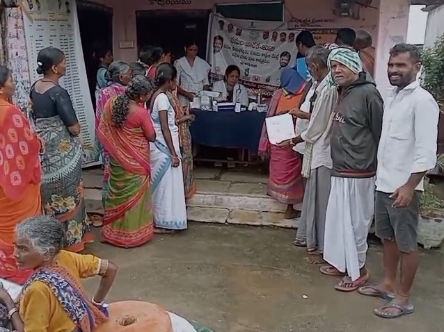 ఝాన్సీ లింగాపూర్‌లో ఉచిత వైద్య శిబిరం