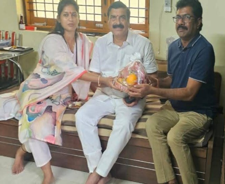 నార్పలలో ఆకుల బాబుకు పరామర్శ