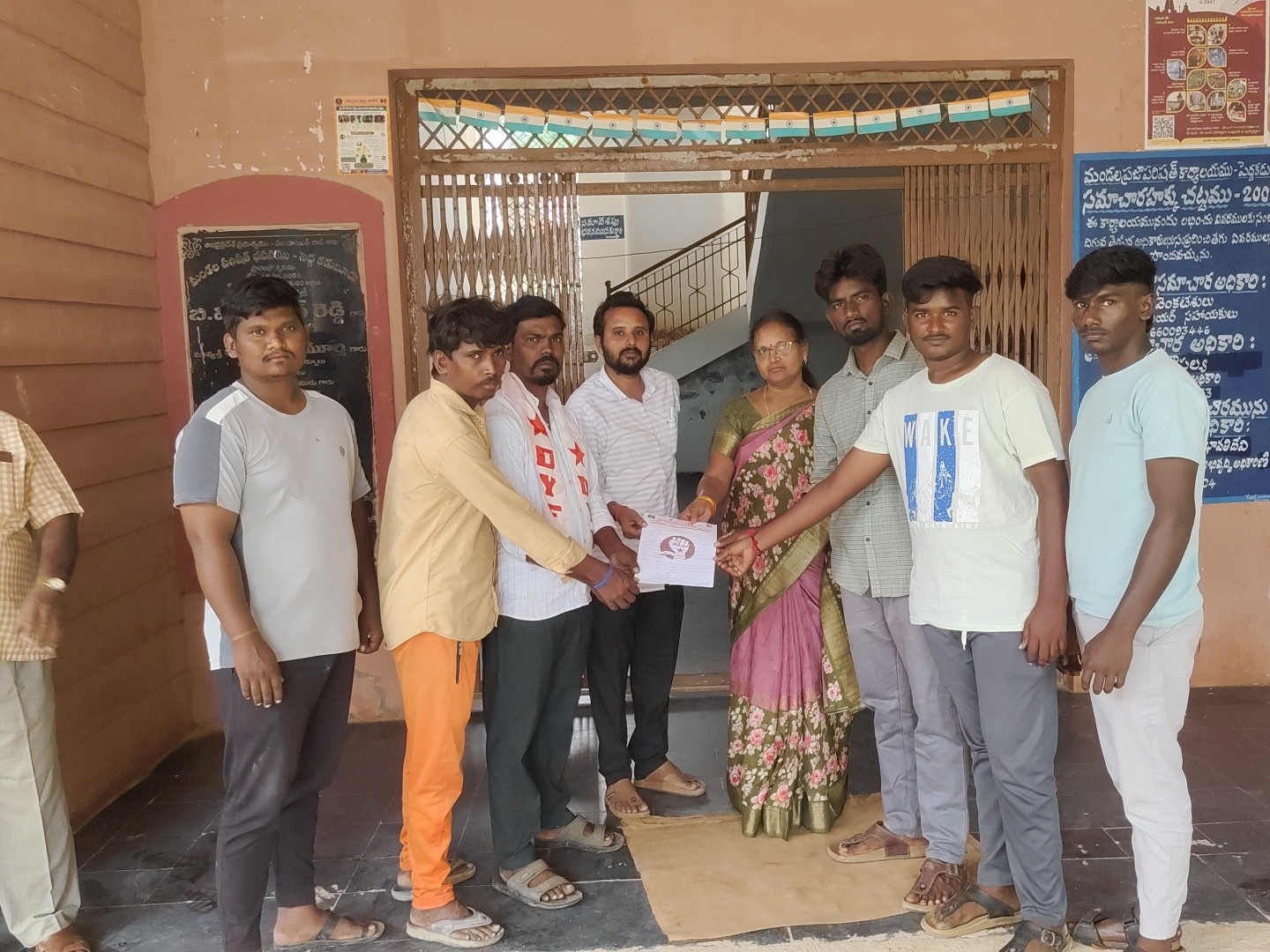 ‘గ్రామ సమస్యలను పరిష్కరించడంలో ఎందుకు నిర్లక్ష్యం’
