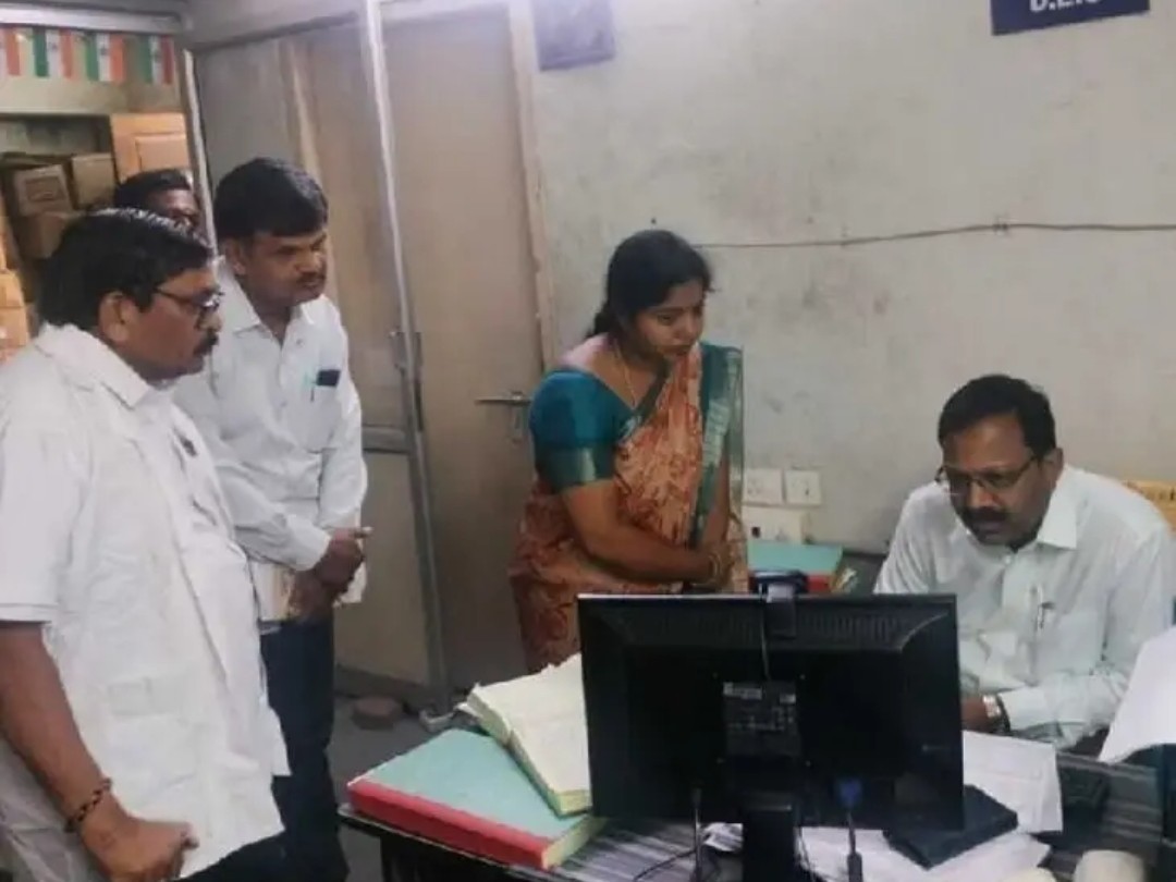 సెంట్రల్ డ్రగ్స్ స్టోర్ తనిఖీ చేసిన కలెక్టర్