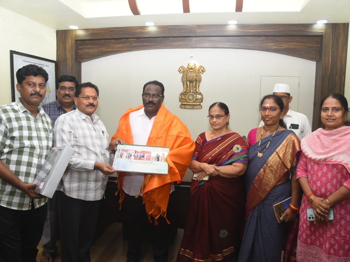 ఘనంగా జిల్లా కలెక్టర్‌కు వీడ్కోలు