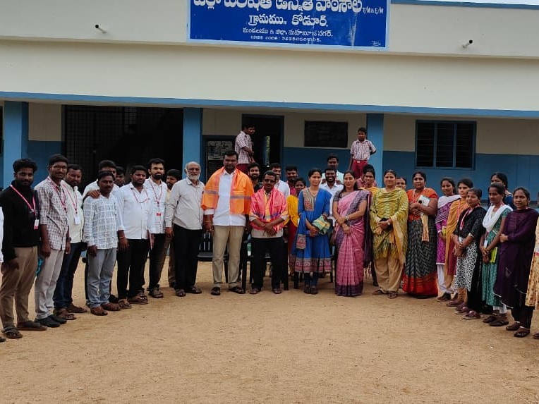 కమ్యూనిటీ ఎంగేజ్‌మెంట్ కార్యక్రమానికి హాజరైన విద్యార్థులు
