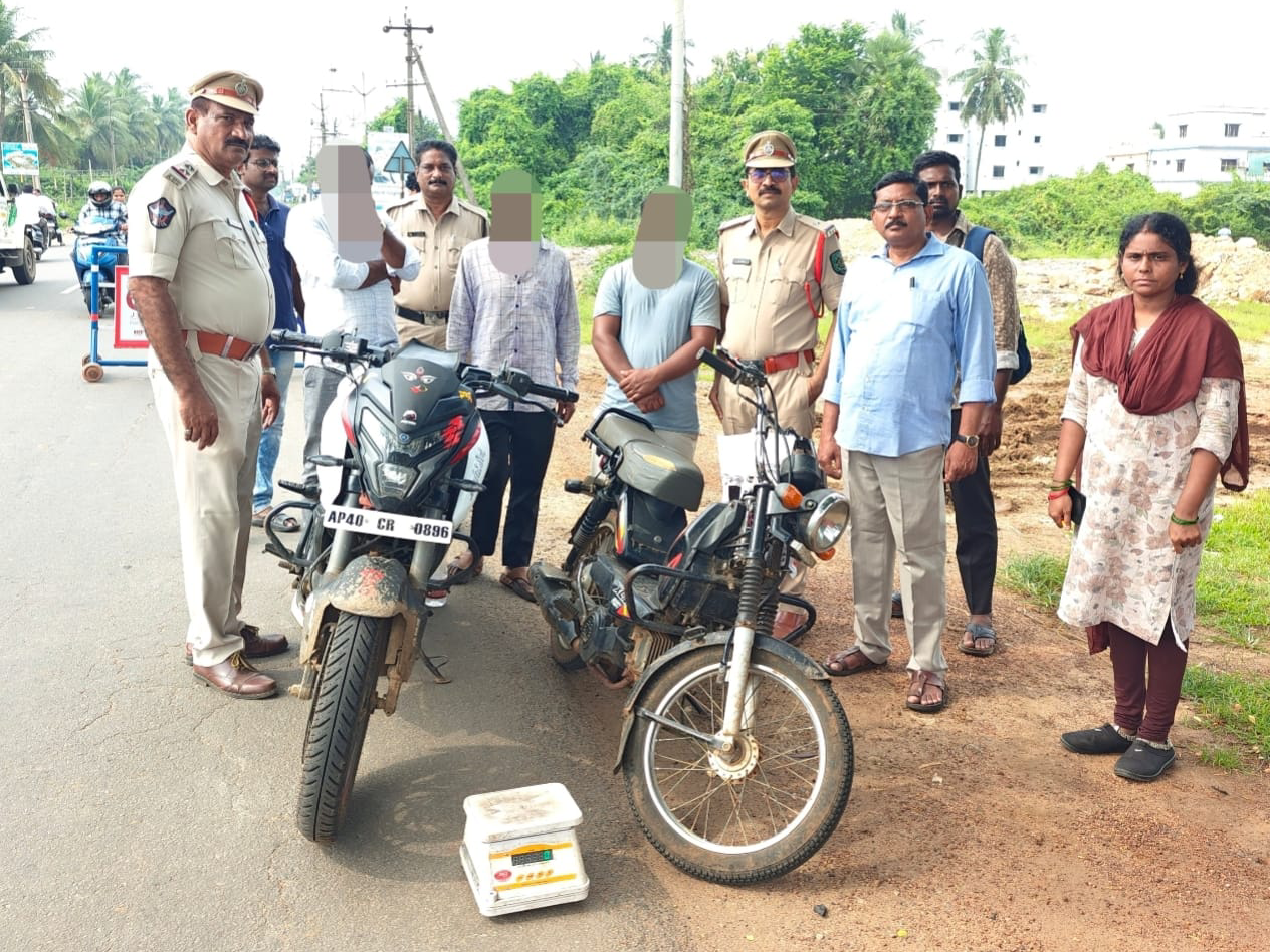 పెందుర్తిలో లిక్విడ్ గంజాయి ప‌ట్టివేత‌