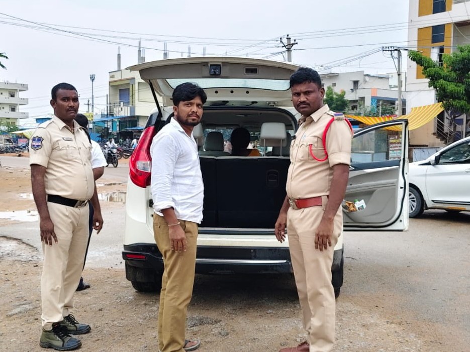 అయిజలో వాహన తనిఖీలు