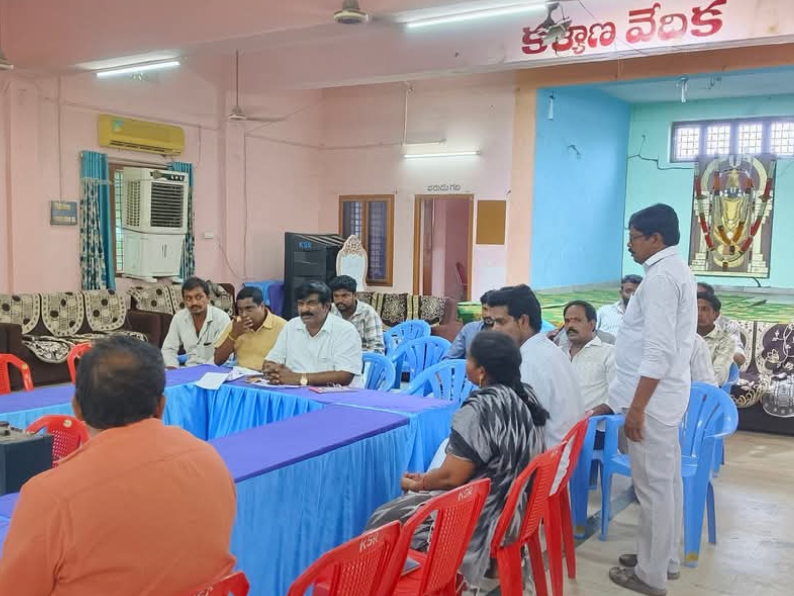 గ్రామ అభివృద్ధికి సహకరించండి: ఆకుల