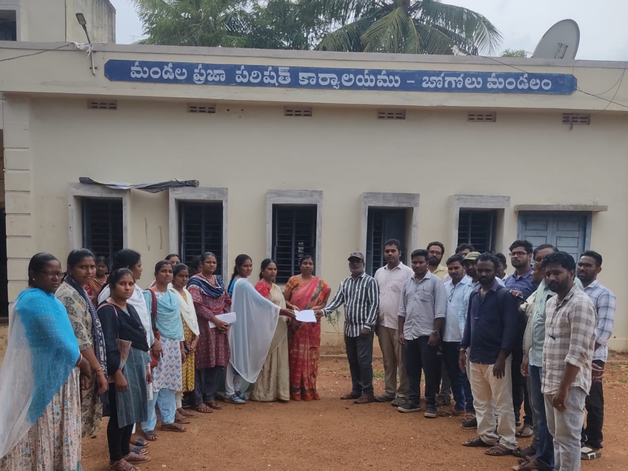 ‘అధికంగా బాధ్యతలు ఇవ్వడంతో ఒత్తిడికి గురవుతున్నాం’