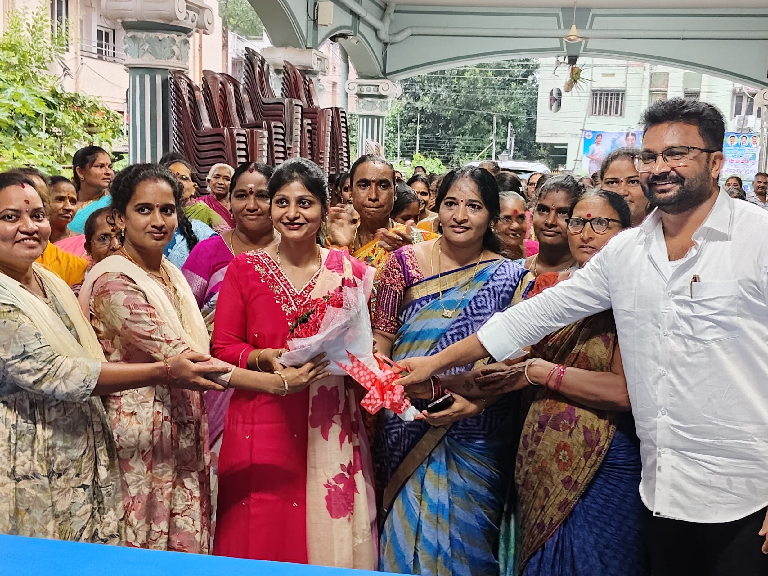 కోలగట్ల శ్రావణికి అభినందనలు వెల్లువ