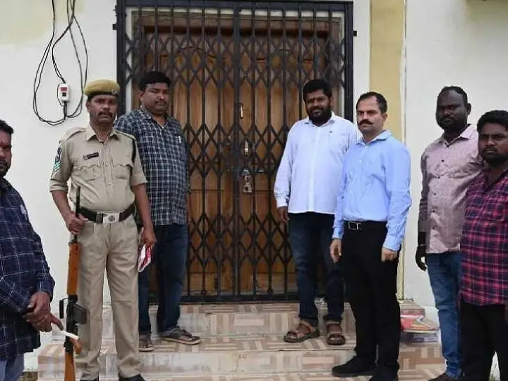 భద్రత సిబ్బంది అప్రమత్తంగా ఉండాలి: కలెక్టర్