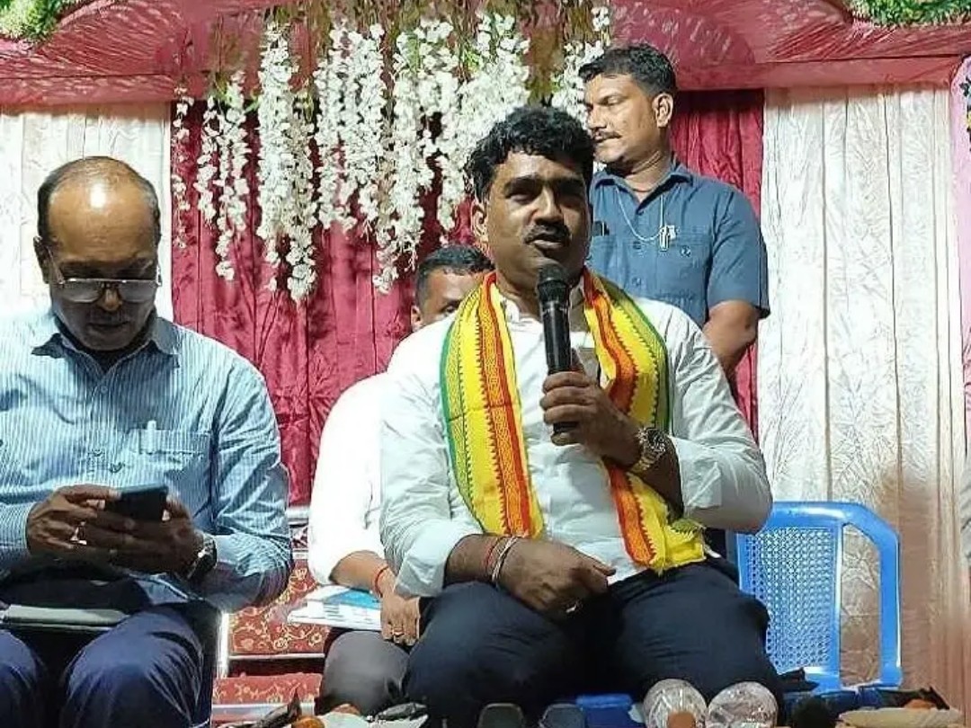 ‘అధికారులు చిత్తశుద్ధితో విధులు నిర్వహించాలి’